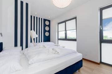 Фото номера Дом с 3 спальнями Комплексы для отдыха с коттеджами/бунгало Holiday House Zefir by Renters г. Колчево 12