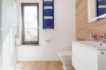 Фото номера Дом с 3 спальнями Комплексы для отдыха с коттеджами/бунгало Holiday House Zefir by Renters г. Колчево 6