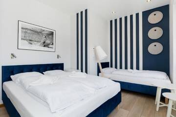 Фото номера Дом с 3 спальнями Комплексы для отдыха с коттеджами/бунгало Holiday House Zefir by Renters г. Колчево 10