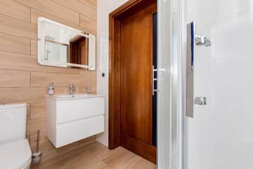 Фото номера Дом с 3 спальнями Комплексы для отдыха с коттеджами/бунгало Holiday House Zefir by Renters г. Колчево 5