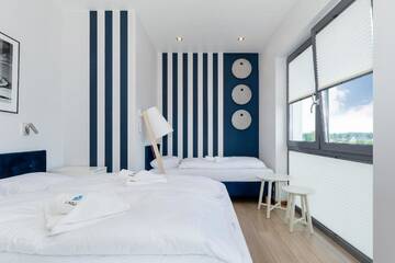 Фото номера Дом с 3 спальнями Комплексы для отдыха с коттеджами/бунгало Holiday House Zefir by Renters г. Колчево 11